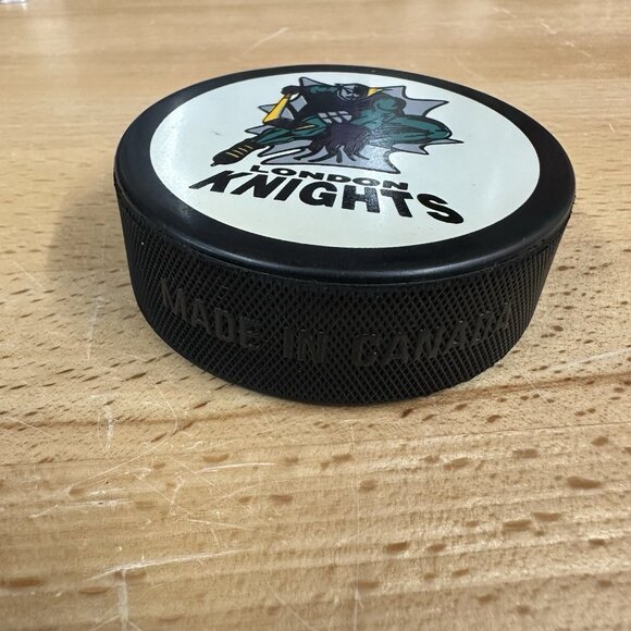 Vintage LONDON KNIGHTS OHL Official Sponsored Hockey Puck IN GLAS CO Canada - Picture 5 of 5